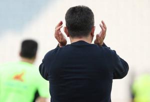 سنگ بزرگ قلعه‌نویی این بار «کوه» شد/ مردم را افسرده نکنید شادی پیشکش!