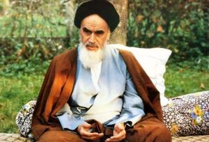 امام(ره) بر تربیت سیاسی دانش‌آموزان تأکید داشتند