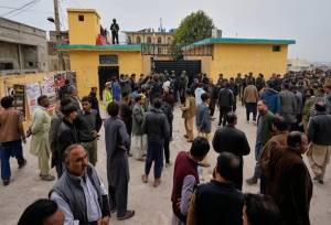 انفجار در مسجد شیعیان در پاکستان با ۳۱ شهید و ۱۶۹ زخمی+ فیلم