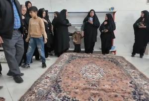 هنر دست اهالی روستای گرگین آباد در گره‌های قالی سفیر دل‌های عاشق شد