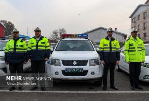 حضور پلیس راه در ۱۲۳ گردنه برفی کشور