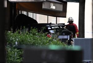 برخورد خودرو به رستورانی در پاریس/ یک نفر کشته و ۶ تَن زخمی شدند