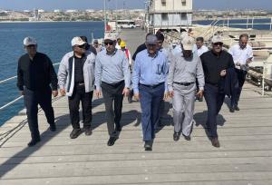استاندار بوشهر از پایانه نفتی و اسکله خارگ بازدید کرد