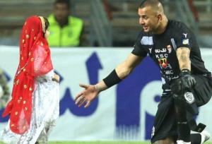 آقای حامد لک! یک تار موی شما را نباید با این قشون جایزه بگیر عوض کرد