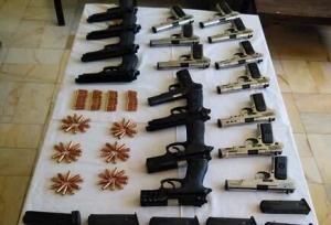 انهدام باند قاچاق سلاح در رابُر/ کشف ۱۸ قبضه کلت