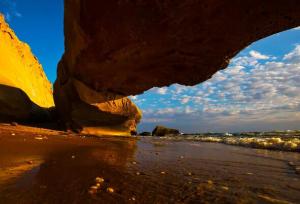 ایجاد کمپ و شب‌مانی در سواحل پارسیان ممنوع شد