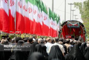 المنار: مشارکت مردم ایران در مراسم تشییع شهدا در تهران پررنگ است