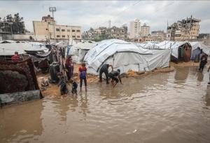 غزه زیر باران و محاصره؛ چادرهای آوارگان فلسطینی غرق شد