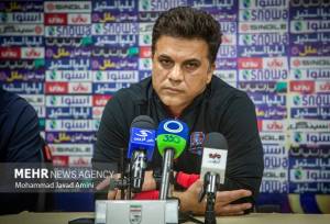 رضایی: ۱۰ نفره نمی‌شدیم استقلال گل بزن نبود/بازیکن ملی‌پوش وقت کشی کرد