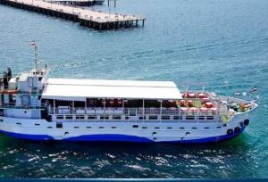 توقف تردد شناورها در بندر کیش