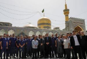 تشرف سروقامتان والیبالیست ایران به حرم مطهر امام رضا(ع)