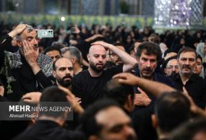 مراسم سینه زنی زائران حرم رضوی در شب های دهه پایانی صفر