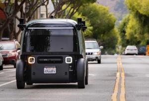 تاکسی روباتیک در تقاطع‌ها دردسرساز شد