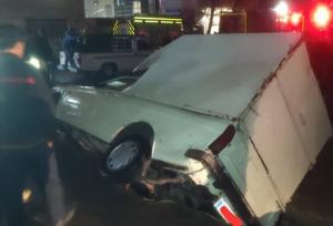 نشست زمین در شهرک ولیعصر؛ سه خودرو در زمین فرو رفت