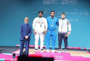 توزیع مدال وزنه‌برداری توسط رئیس کمیته ملی المپیک