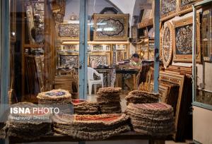 فرماندار تیران و کرون: هنرمندان صنایع دستی به نمایشگاه دائمی و فصلی نیاز دارند
