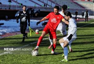 جاده لغزنده بود و تراکتور به مقصد نرسید