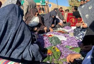 برگزاری جشن شکرگزاری برداشت زعفران در روستای گردشگری مهوید
