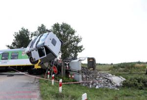 برخورد قطار و کامیون باری در استونی یک کشته برجای گذاشت
