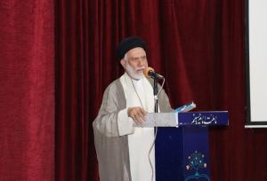 امام‌جمعه دیر: قهرمانان قرآنی در جامعه تجلیل شوند