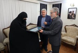 وزیر علوم با خانواده سردار شهید سلامی دیدار کرد