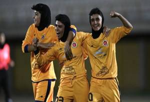 از جشن احتمالی خاتون تا جنگ بقا در تهران/ لیگ به خط پایان نزدیک شد