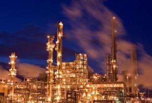 چرا واقعی کردن نرخ تسعیر ارز در پالایشی و پتروشیمی‌ها حیاتی است؟