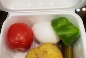 عکس عجیب و شوکه‌کننده از وعده غذایی یک پزشک اورژانس