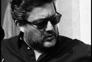 حضور سینا ساعی و حامد بهداد در یادبود پدر رامبد