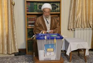 آیت الله مکارم شیرازی در انتخابات ریاست جمهوری شرکت کرد