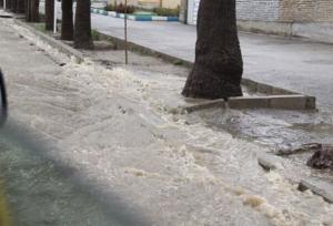 جاری شدن سیلاب به سمت بافت قدیمی بندرکنگ