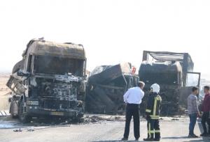 ساکی: عدم رعایت فاصله طولی؛ علت تصادف و انفجار در محور کنارگذر یزد