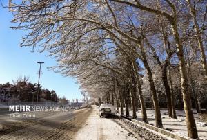 بارش خفیف برف در همدان؛ دما در برخی نقاط به منفی ۱۳ درجه می‌رسد