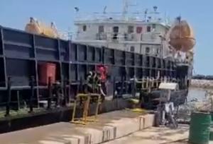 شناوری که در بندر دیر دچار حریق شد