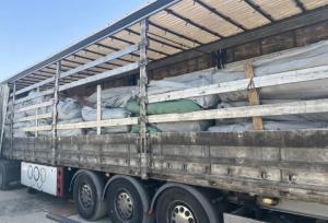 کامیون حامل پارچه‌‍‌های ۱۱۵ میلیارد ریالی فاقد مجوز در کازرون توقیف شد