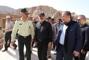 وزیر کشور از ساخت پل«کنجان‌چم» در محور ایلام-مهران بازدید کرد