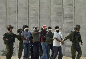 شهادت اسیر فلسطینی زیر دست‌وپای نظامیان صهیونیست