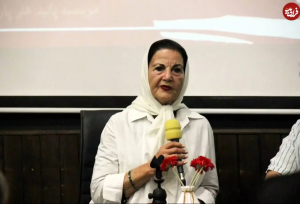 تصویری دیدنی از «فردین، پوران، همایون و پوری بنایی» در حال قدم زدن