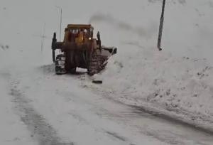 بارش برف در گردنه چری کوهرنگ