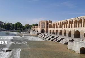 شاخص هوای اصفهان در ۵ منطقه قرمز و نارنجی است