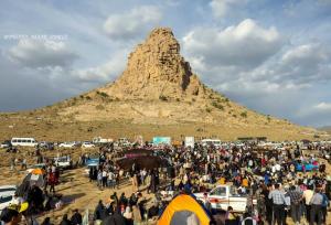 برگزاری جشن سنتی آش شیر در دامنه کوه پاریز سیرجان