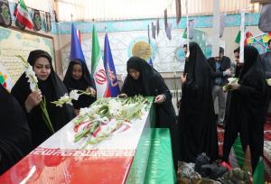 استقبال امدادگران کمیته امداد فارس از پیکر شهید گمنام عملیات والفجر ۳