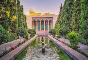 آرامگاه صائب؛ از باغ‌مقبره صفوی تا مأمن ابدی استاد فرشچیان