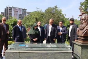 ادای احترام سخنگوی دولت به هوشنگ ابتهاج