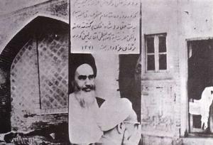 توقیف کتب آقا روح‌الله به دستور نصیری/ روایت حمله ساواک به بیت امام