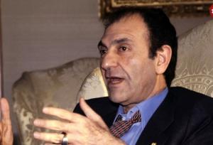 اردشیر زاهدی در خانه‌اش در شمیران، ۲۷ آذر ۱۳۵۷
