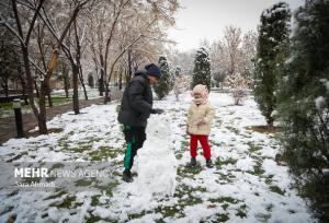 شادی مردم مشهد از بارش برف پاییزی