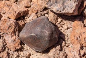 اهدای شهاب‌سنگ نادر به موزه نراق