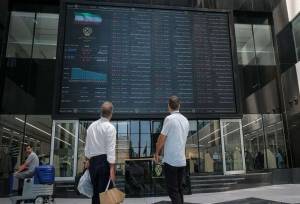 خروج روزانه حدود ۱۳۰ هزار میلیارد تومان نقدینگی از بازار سرمایه