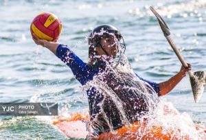 جدال دخترهای قایقران در دریاچه ورزشگاه آزادی